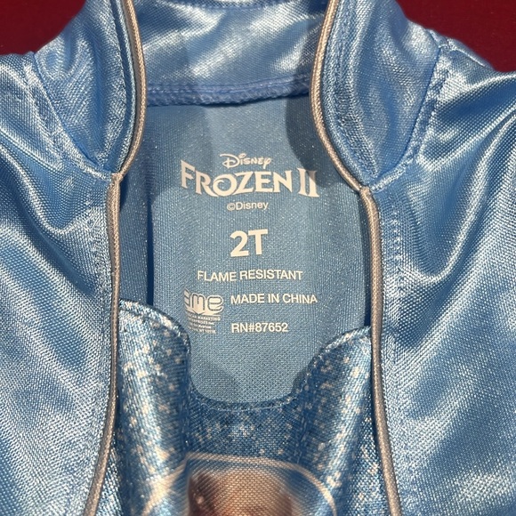 Elsa nightgown.   Size 2T.   Very good condition.  2 identical nightgowns. - Picture 3 of 4